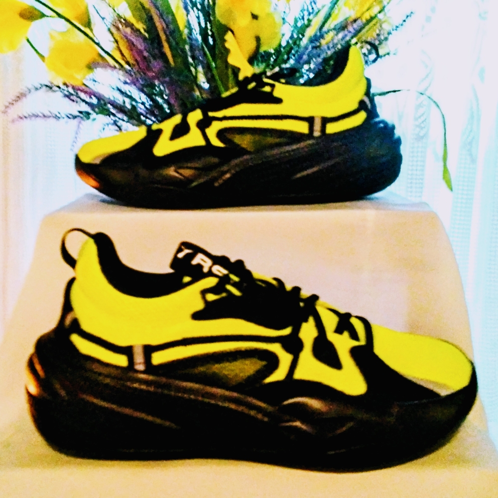 Yellow and Black Athletic Shoes with Chunky Sole and Sporty Design